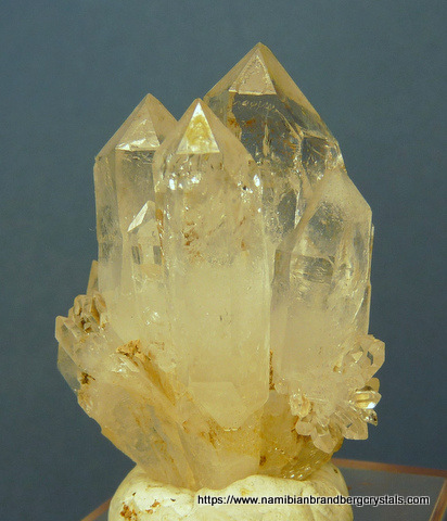 Quartz crystal group found in � 2004