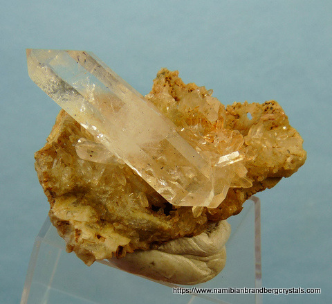 Double terminated faden quartz crystal on matrix