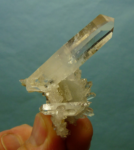 Quartz crystal with moving bubbles