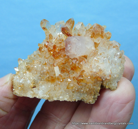 Small quartz crystal clusters on matrix