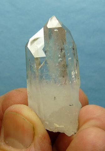 Twin quartz crystal specimen