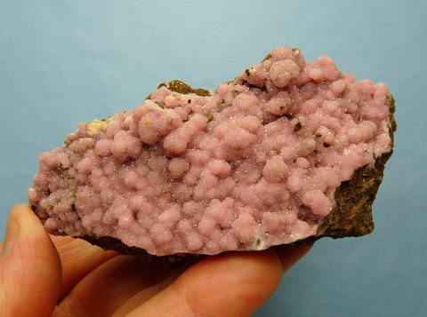 Sprays of pinkish-white oyelite on glassy clear calcite crystals with multi-terminations