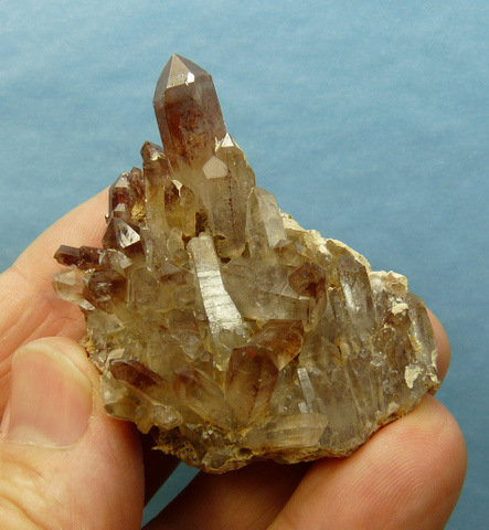 Phantom quartz crystals on matrix